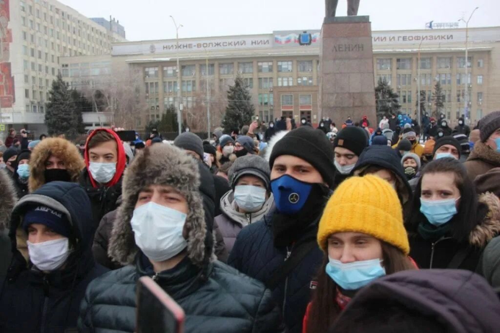 Взгляд новости главное сегодня. Театрализованные митинги. Протесты в Саратове. Митинг на театральной площади в Саратове. Митинг Саратов несанкционированный.