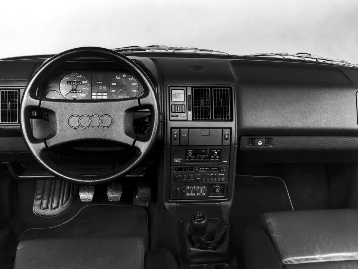 Торпедо 100. Audi 200 c3 Interior. Торпеда Ауди 100 с2. Торпедо Audi 100 c3. Audi 200 салон.