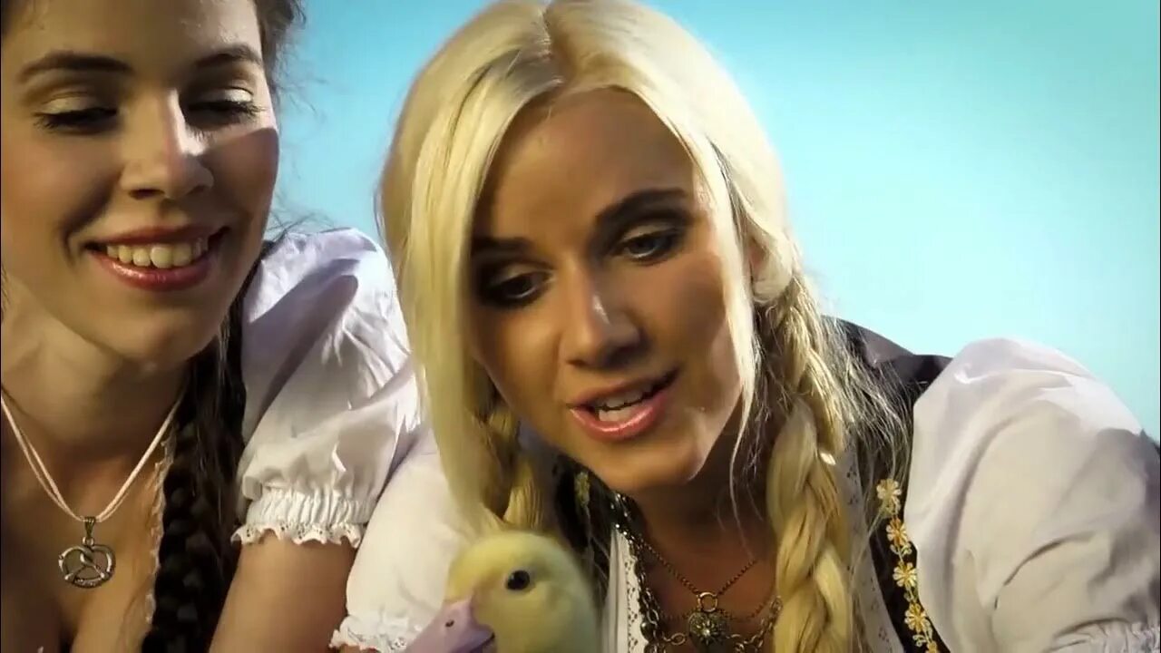 Heidis erben состав группы. Heidis küken das kleine küken piept. Heidis kuken группа. Heidis erben группа. Heidis küken клара лотте.