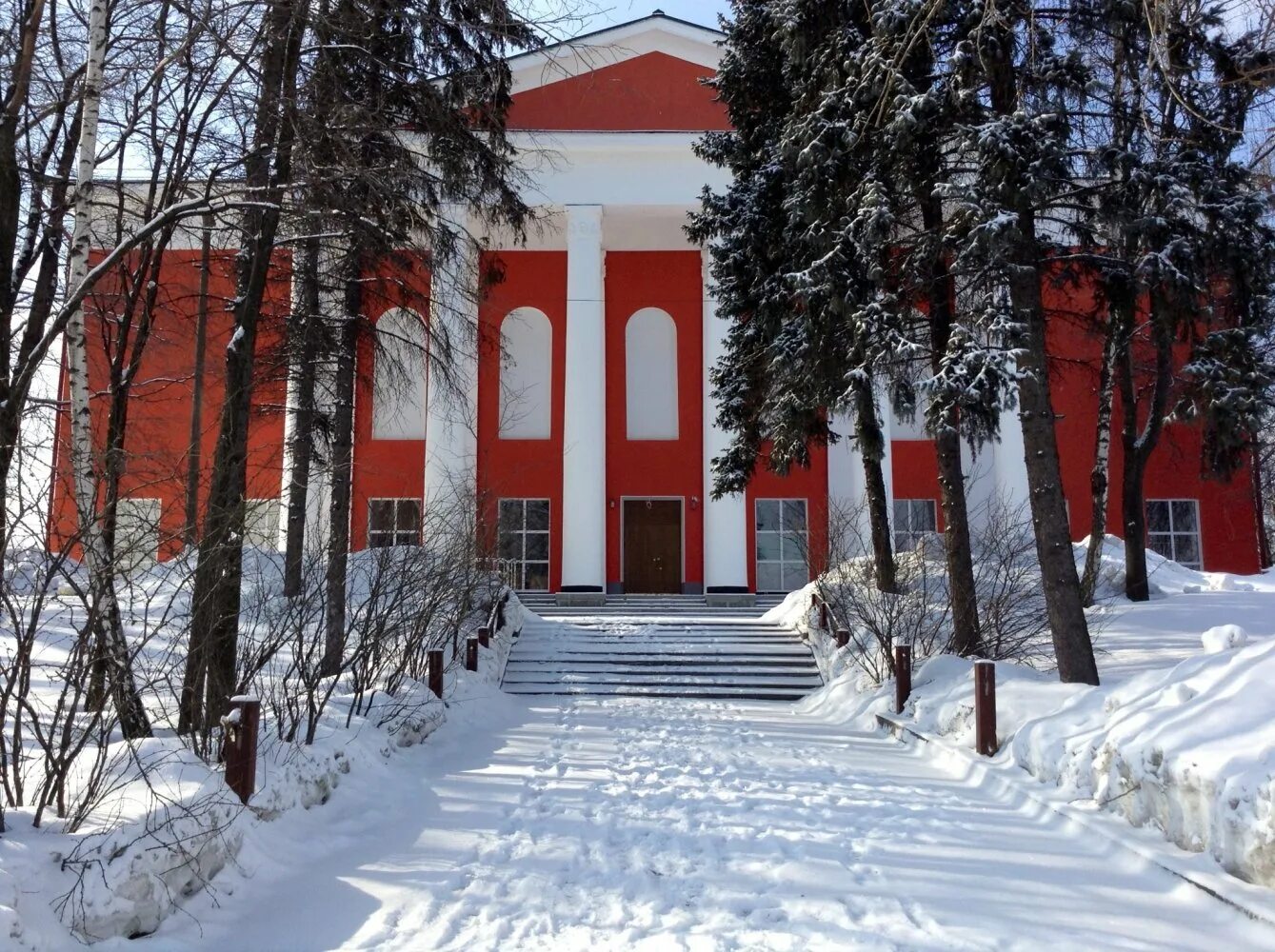 Московский областной театр юного зрителя (могтюз). Московский театр юного зрителя (мтюз). Театр юного зрителя томск. Театр тюз царицыно. Государственный областной театр юного зрителя.