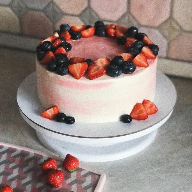 Торты любовь титова. Фруктовый торт кондитерские. Ассортимент тортов 9 островов. Торт заказной с любовью. Торты на заказ нижний тагил.