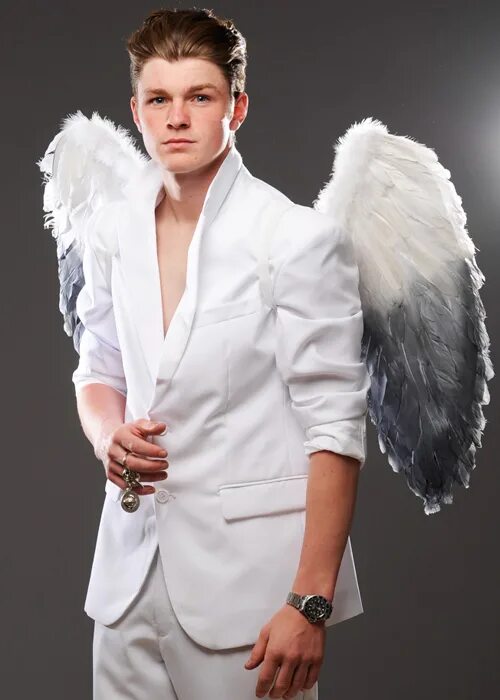 Angels men s. Мужской костюм ангела. Парень в костюме ангела. Одежда ангелов мужчин. Костюм ангела мужской взрослый.
