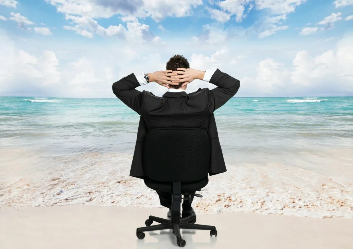 Успешные и счастливые люди. Бизнесмен на отдыхе. Мечты бизнесмена. Мечты бизнесмена. Рабочее место бизнесмена.