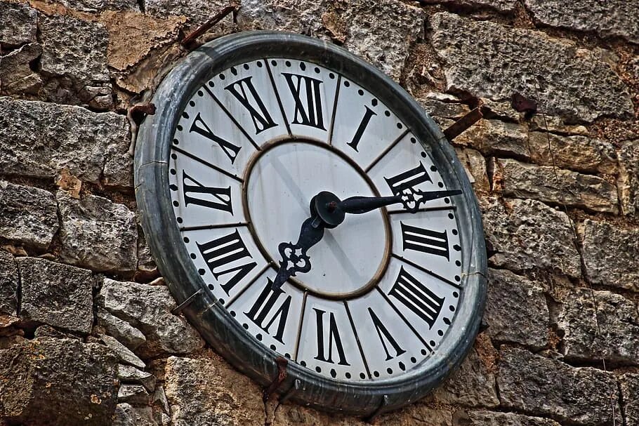 Gapped clock