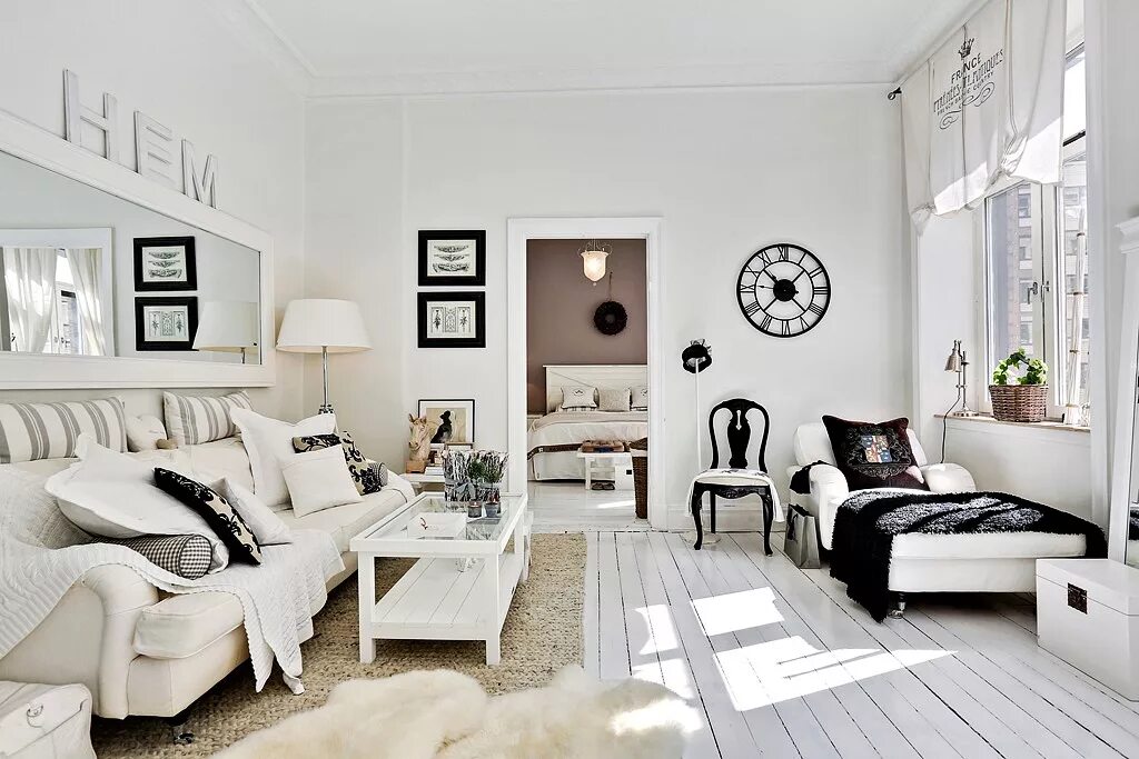 Гостиная с белыми стенами. Белая стена. Интерьер квартиры в белом цвете. Интерьер в минималистическом стиле. Гостиная в белых тонах.