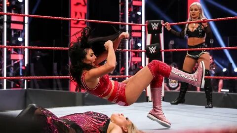 Oh my gosh, IT’s LIV morgan and natalya! 