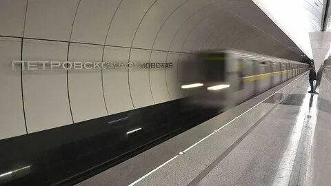 Серая станция метро