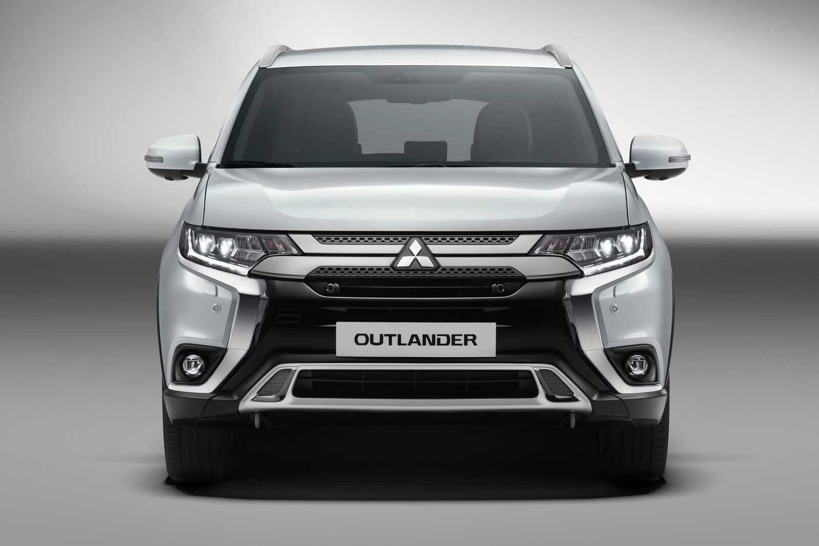 Аутлендер 3 видео. Митсубиси Аутлендер 2021. Mitsubishi Outlander 2018. Митсубиши Аутлендер 2018. Новый Mitsubishi Outlander 2023.