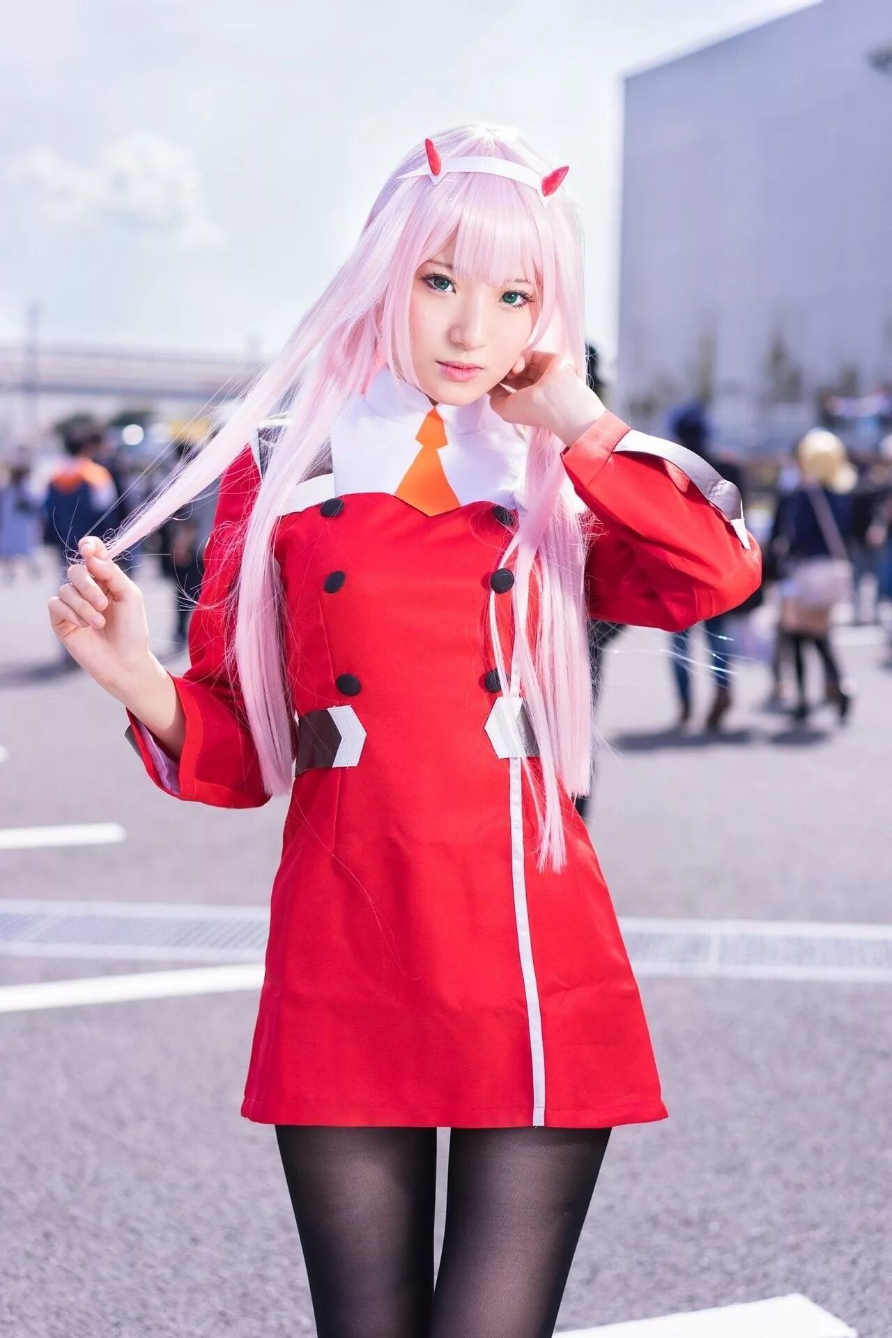Зеро ту косплей. Алиса милкович косплей zero two. zero two косплей. zero two аниме косплей. зеро 2 аниме косплей.