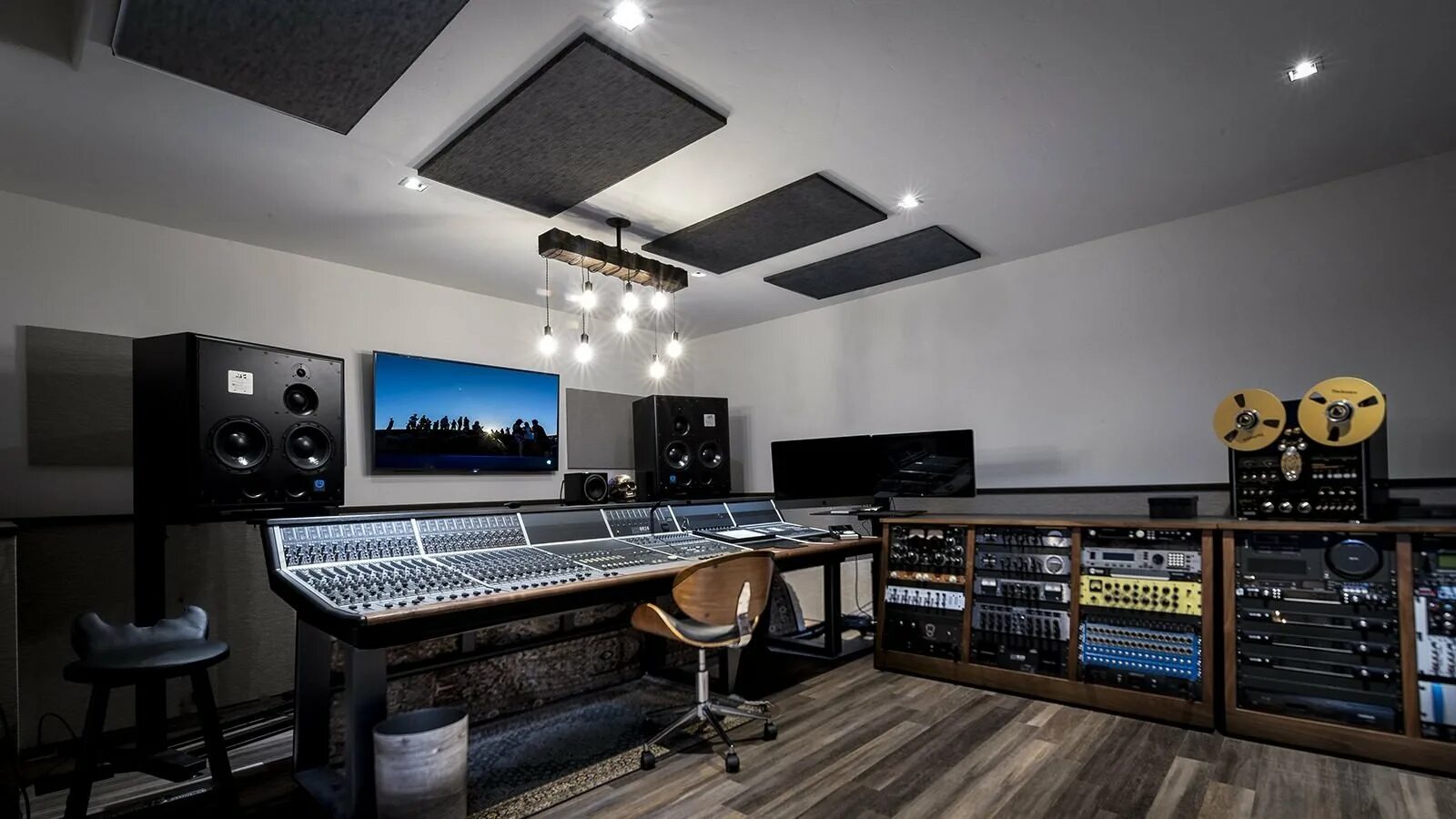 Concentrix Control Room Studio Music studio room, Home studio setup, Studio room