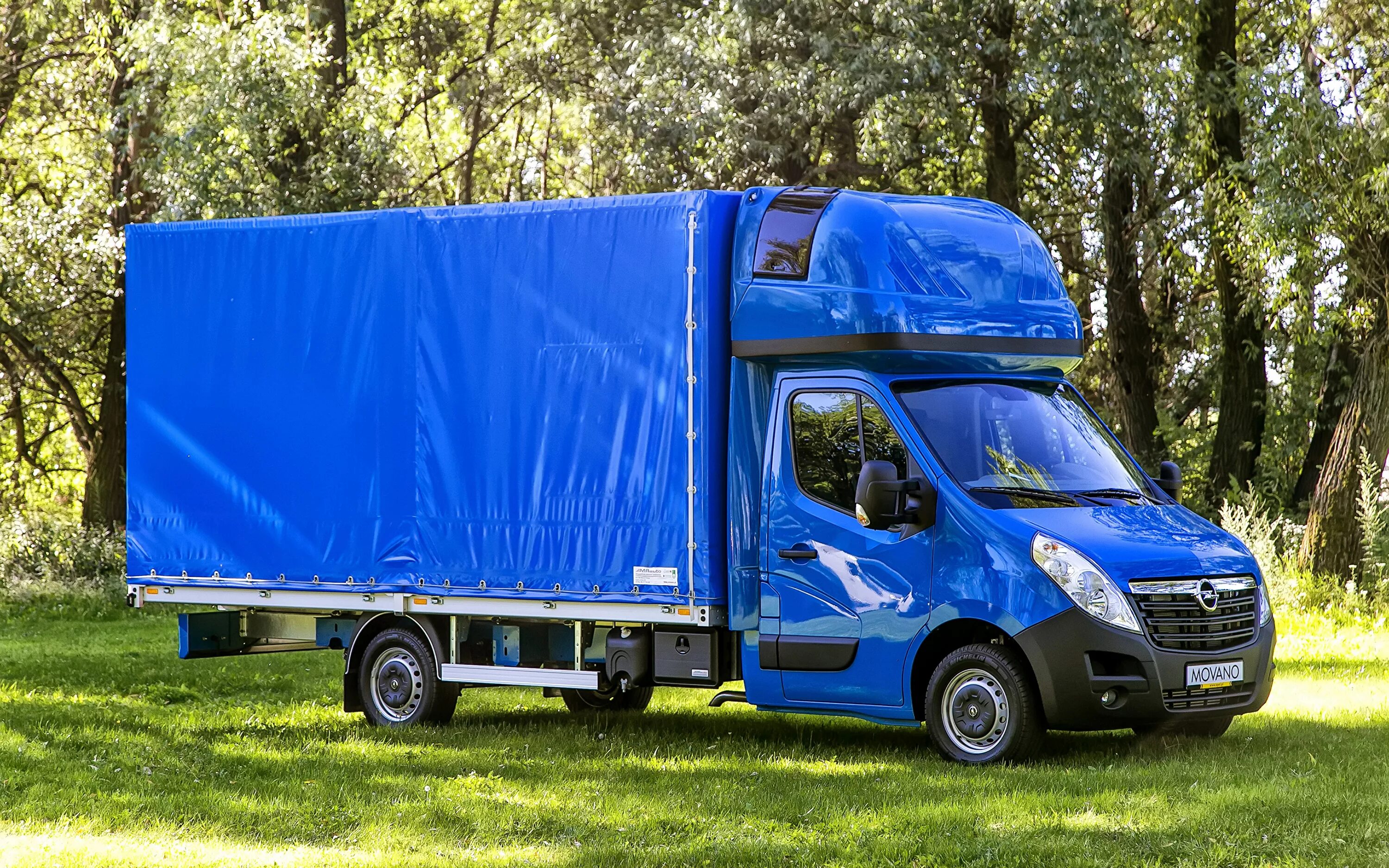 Перевозки межгород цена. Опель Мовано тент. Opel Movano 2010. Опель Мовано грузовик. Opel Movano 2020.