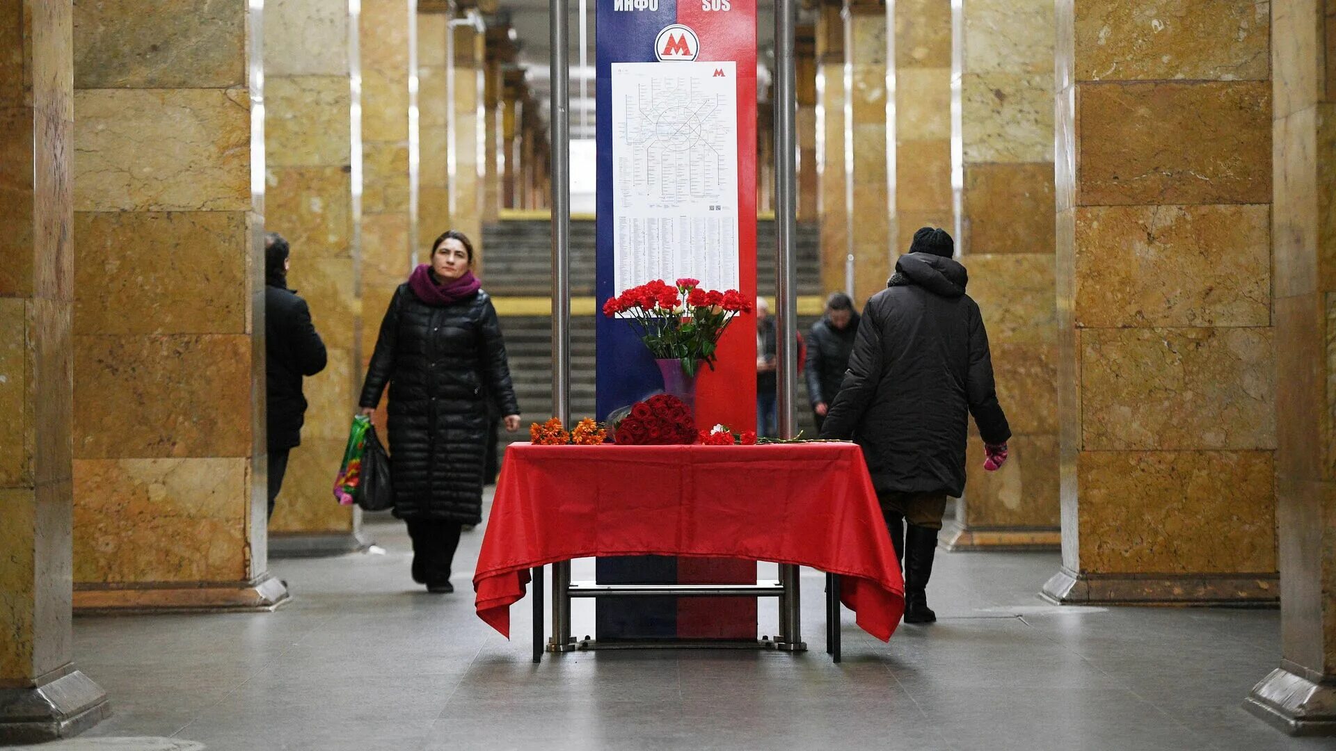 Теракт в подмосковье 22.03 24. Теракт в Московском метро 2010 парк культуры. 2010 Год, «Лубянка», «парк культуры», Москва теракт. Теракт в метро Москва Лубянка и парк культуры. Теракт Лубянка парк культуры.