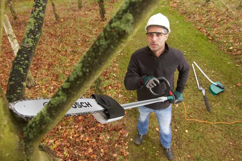 Пила для обрезки деревьев какую выбрать. Высоторез bosch amw 10. bosch amw 10 насадка-кусторез. цепная пила высоторез bosch. электропила для веток деревьев.