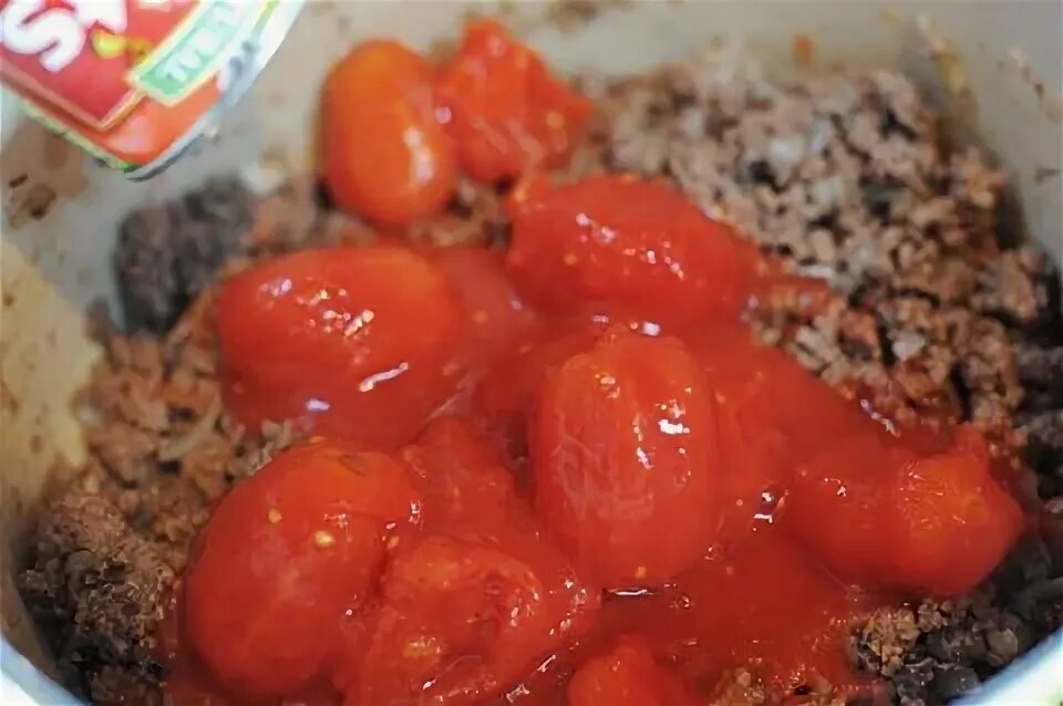 Мясо в помидорах в собственном соку. Перец ленивый с фаршем на сковороде с томатами в собственном соку.