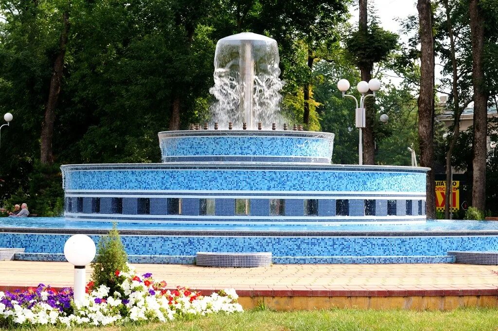 Майкоп Горпарк бассейн. Парк в Майкопе Горпарк. Майкоп городской парк бассейн. Горпарк майкоп