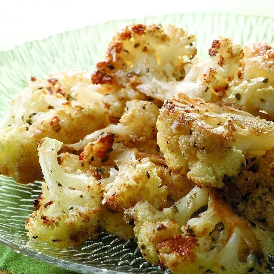 Капуста в духовке быстро и вкусно. Запеченная цветная капуста. цветная капуста запеченная в духовке. цветная капуста обжаренная. цветная капуста запеченная в духовке с сыром.
