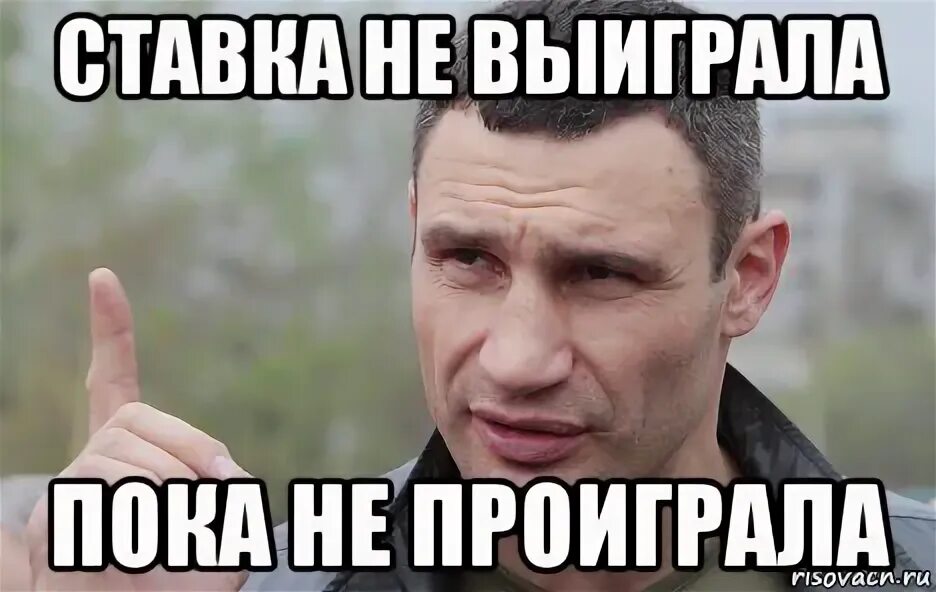Есенин в то время пока гордость выигрывает. Фразы про гордыню. Пока выигрываем. Пока побеждает гордость люди теряют друг друга. Пока побеждает гордость.