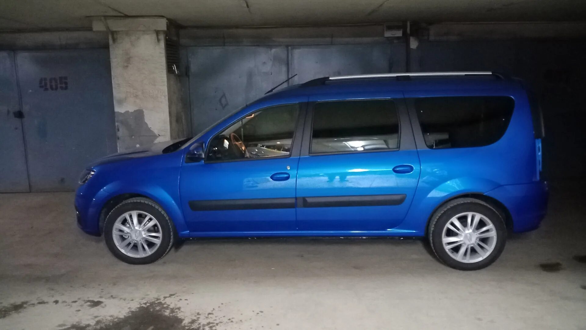 Lada Ларгус бензиновый 2014 синий дипломат на DRIVE2
