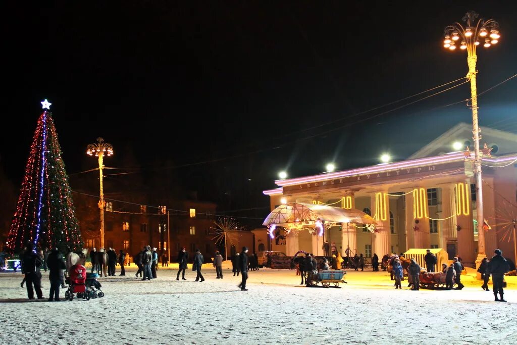 щекино площадь ленина. елка в щекино. щекино пожар старые фото. тульская область щекино площадь ленина. береговая ударная нижний тагил.