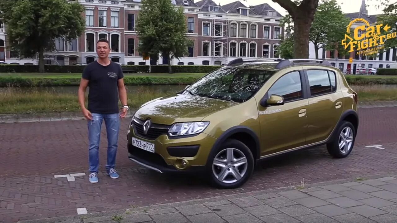 Рено степвей робот. Renault sandero stepway 2014. рено сандеро степвей с человеком. рено сандеро робот.