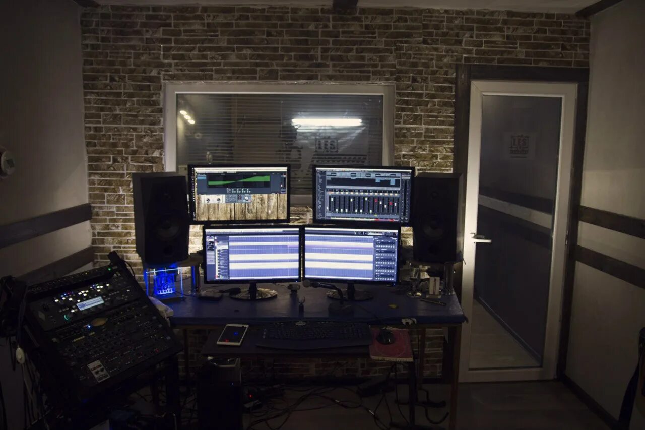 студия звукозаписи воронеж. студия звукозаписи воронеже запись песни. студия звукозаписи малахит екатеринбург. аппаратная звукозаписи 15 м2. студия звукозаписи красивые фото людей.