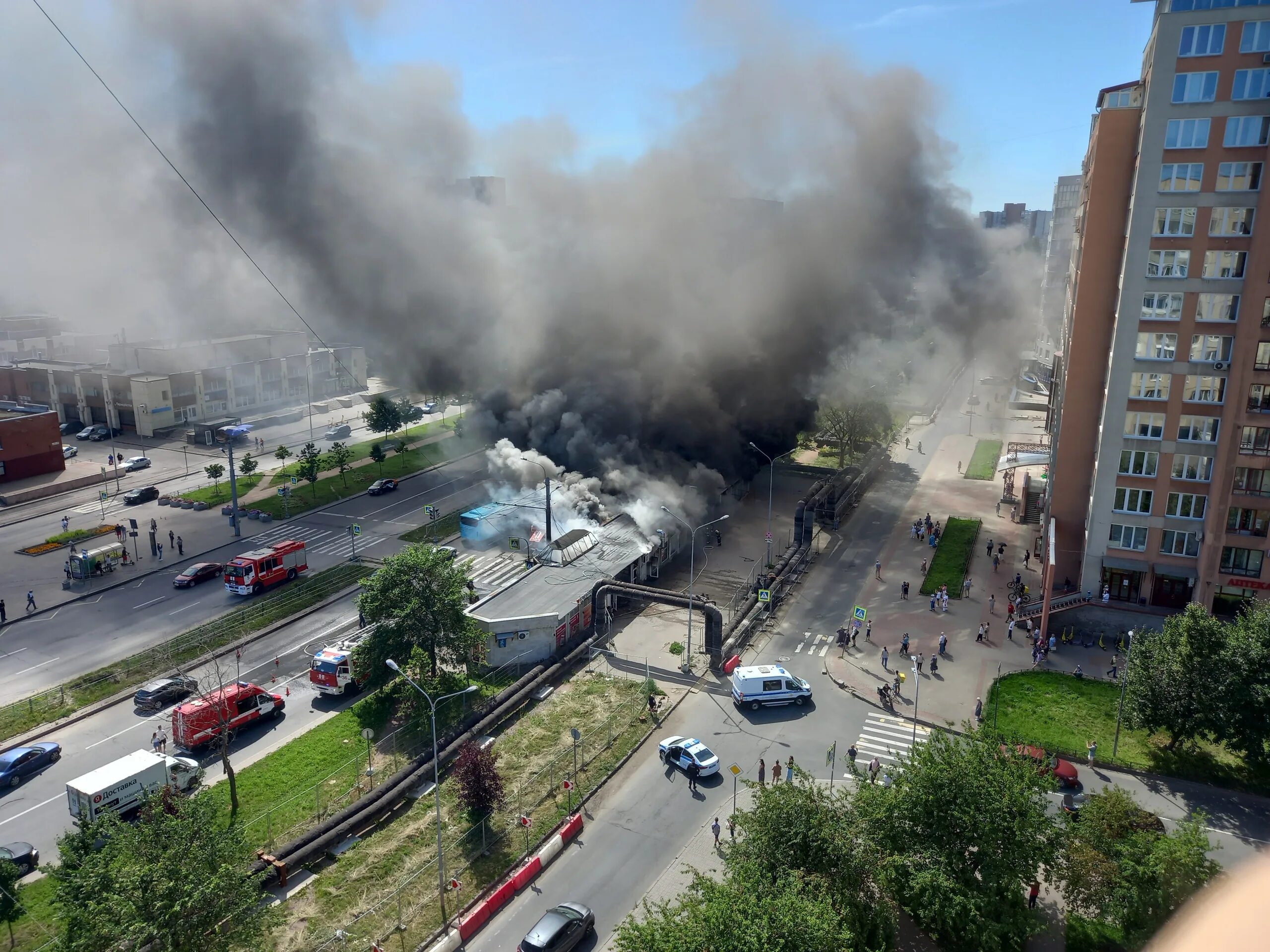 Пожар на Кораблестроителей. Пожар фото. Пожар в Санкт-Петербурге. Пожар в городе. Где сгорел город