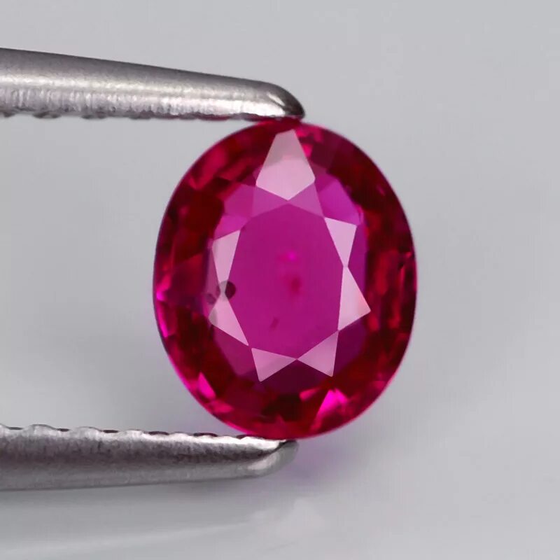 бирманский рубин цвета голубиная кровь. бирманский рубин. рубин бирма голубиная кровь. рубин бирма голубиная кровь. рубин голубиная кровь.