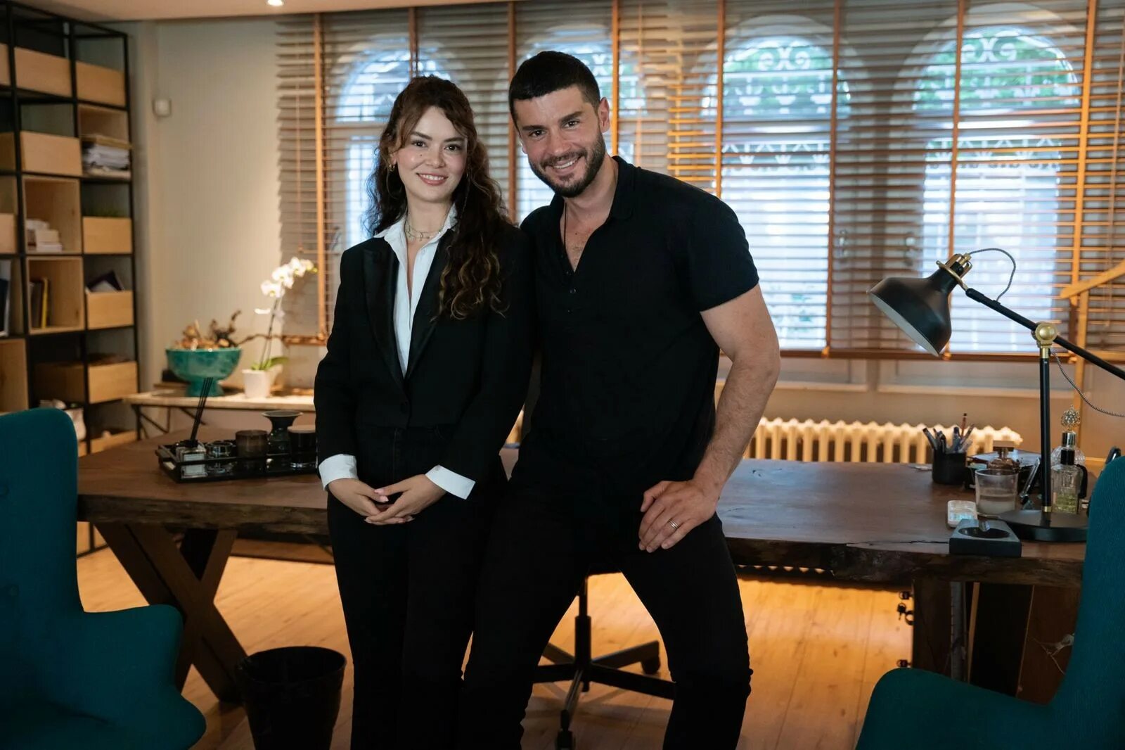 Айнур турецкий сериал. Реян и миран ветреный. Halka турецкий сериал mujde. Фирузе и аяз турецкий сериал. Лерокс турецкий сериал.