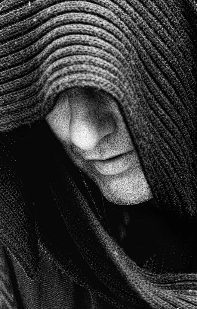 Человек в теиной кпюшоне. Прячет лицо. Hidden men. В капюшоне без лица. Фото китайца гангстера машине.