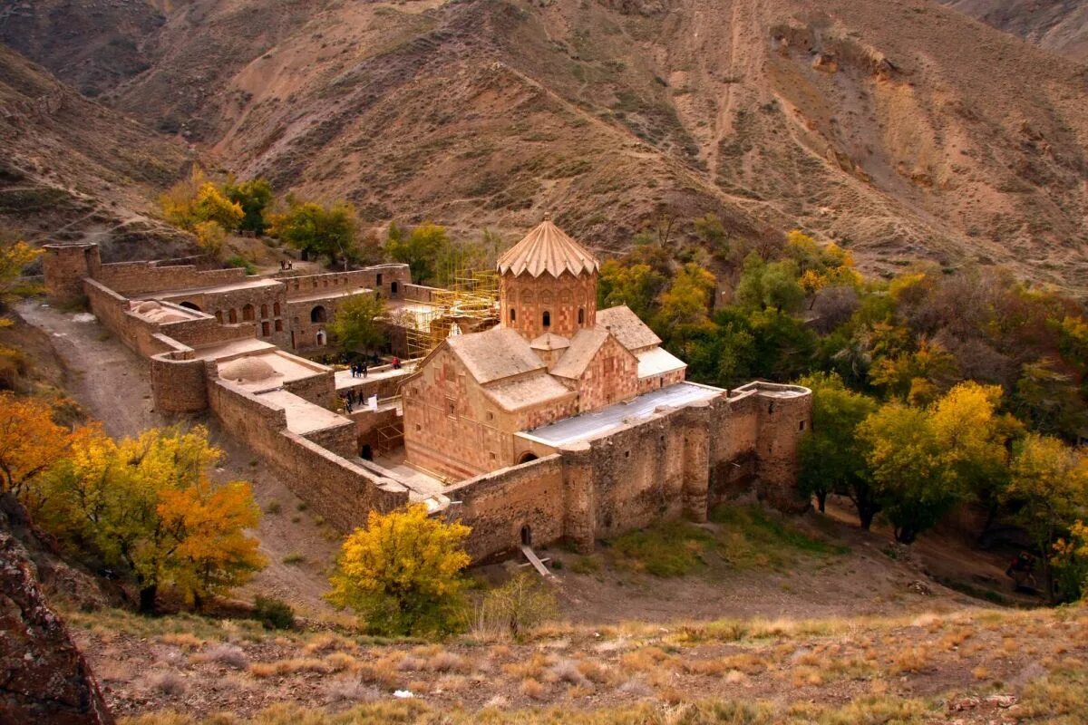 Saint Stepanos Monastery. Монастырь Святого степаниса Иран. Монастырь Святого Степаноса Табриз. Монастырь Стефаноса Армения. Монастырь святого петра