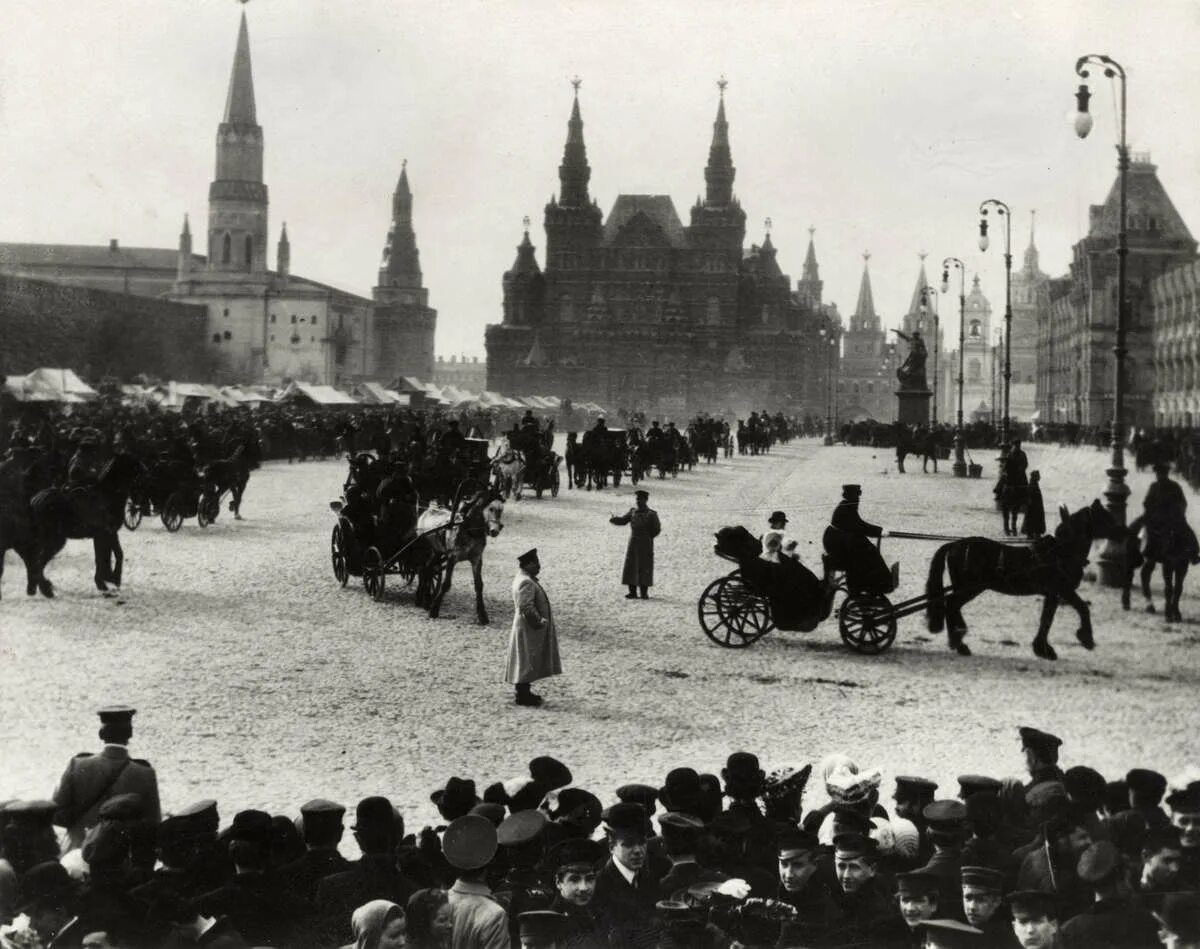 а прошлый год был старый. красная площадь 1900. москва 1914 кремль. некоторых людей я оставлю в старом году окончательно. а прошлый год был старый.