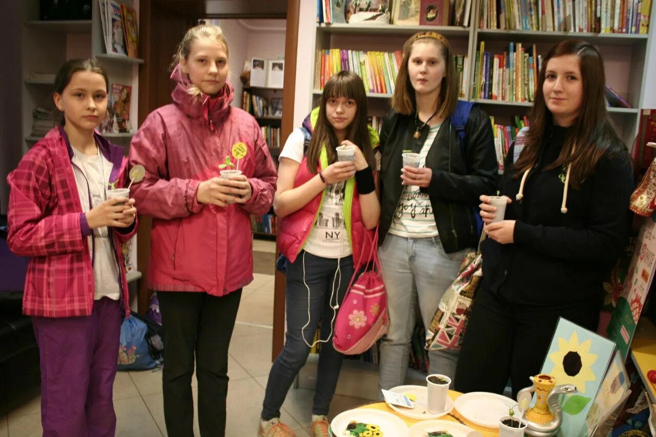 Мастер библиотечная. Мастер библиотечная. Русская матрешка мгфсо 2022. Библиотека мастер класс фото. Зона для детских мастер классов в библиотеке.