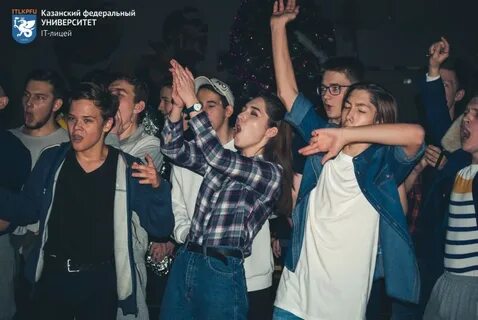 Это было год назад на дискотеке