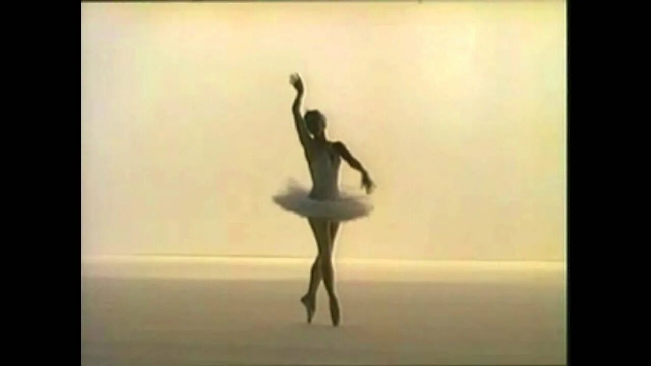 Майя плисецкая лебедь видео. Майя плисецкая балерина. майя плисецкая лебединое озеро. майя плисецкая лебедь.