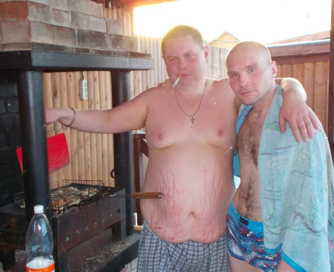 чудики парни из социальных сетей. алкаши в бане. чудики из социальных сетей. голубые чудики из социальных сетей. странные пары из социальных сетей.