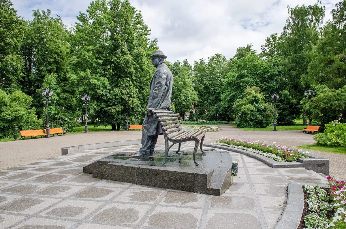 Купить памятник новгород. Памятник Рахманинову в Великом Новгороде. Памятник Сергею Рахманинову. Памятник Рахманинова Великий Новгород. Памятник Сергею Рахманинову в Новгороде.