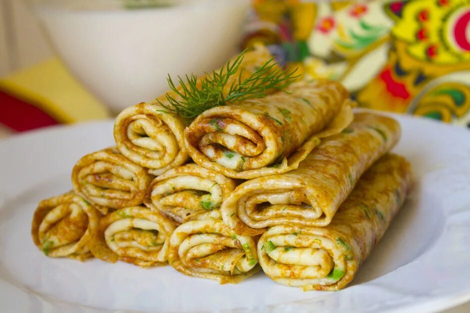 Блинчики с сыром. Куриные блинчики с сыром. Жемайчю блинай. Блины с начинкой. Блинчики с сырной начинкой.