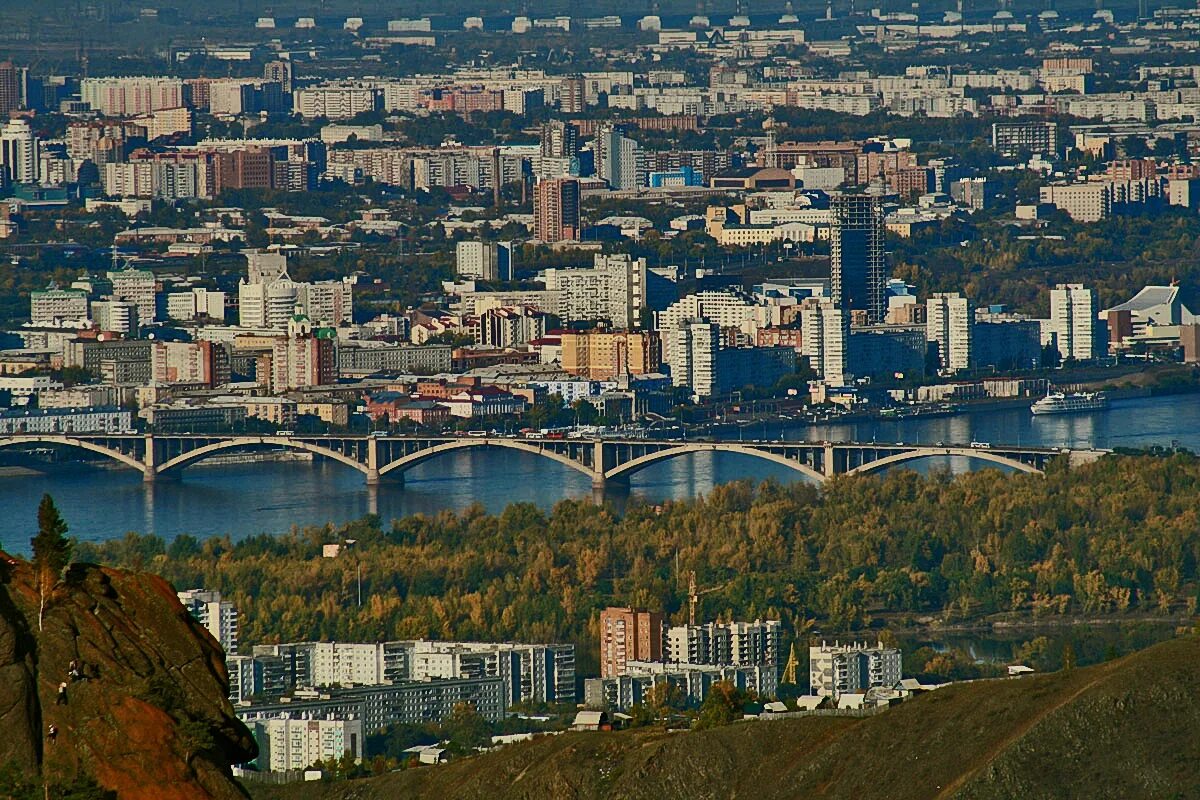 Красноярск википедия. Городской округ город Красноярск. Центральный район Красноярск. Вид на Енисей в Красноярске Ленинский район. Красивые весенние виды города Красноярска.