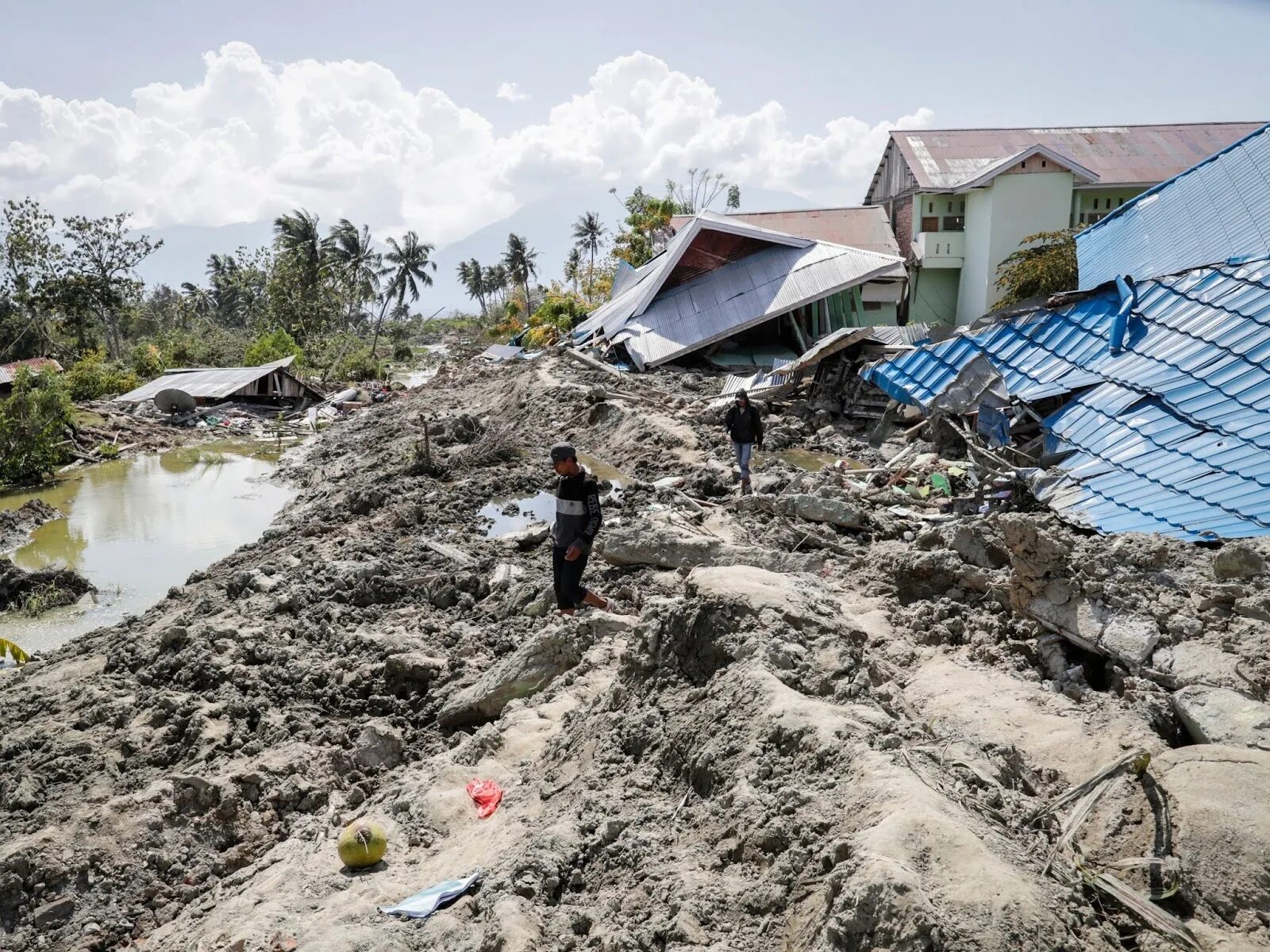 Nature disasters. Ачех Индонезия. Индонезия оползни. Землетрясение в Индонезии. Землетрясение ЦУНАМИ оползни.