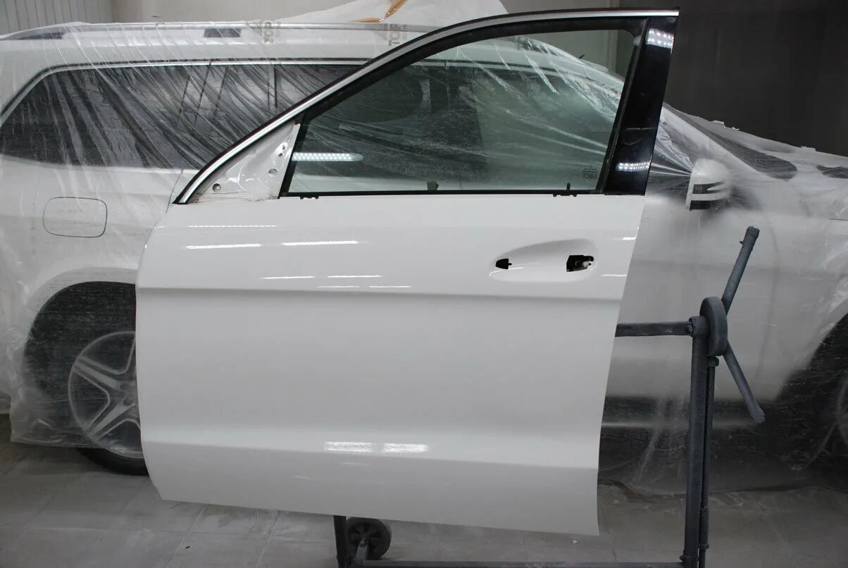 покраска двери авто. ремонт двери автомобиля. ремонт двери машины. фольксваген гольф 5 дверей. фольксваген пассат б5 задняя дверь.