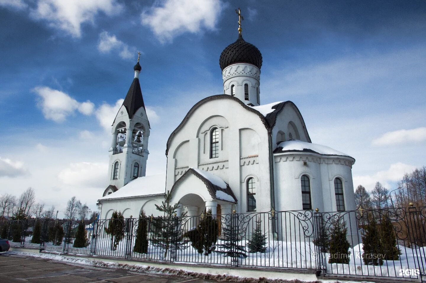 Храм в толстопальцево. Поселок толстопальцево. Храм воскресения христова в толстопальцево. Церковь ул осипенко саранск. Толстопальцево храм воскресения.