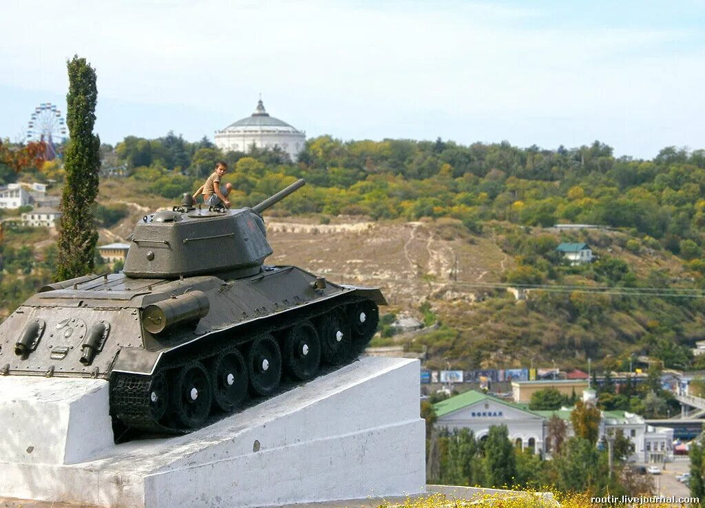 Памятник героям танкистам Севастополь. Танк на красной Горке Севастополь. Памятник т-34 Севастополь. Севастополь памятник танк на красной Горке. Севастополь красная горка