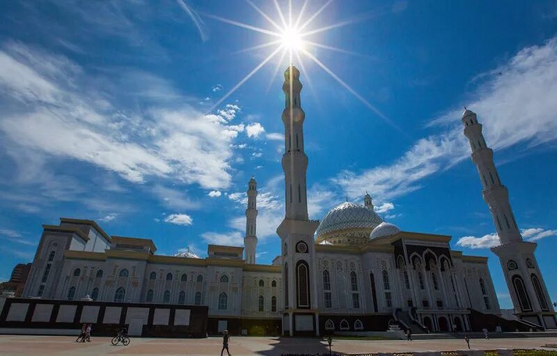 Открытки ораза айт. С праздником айт поздравление. Айт. Айт күні. Открытки с курбан айт в казахстане.