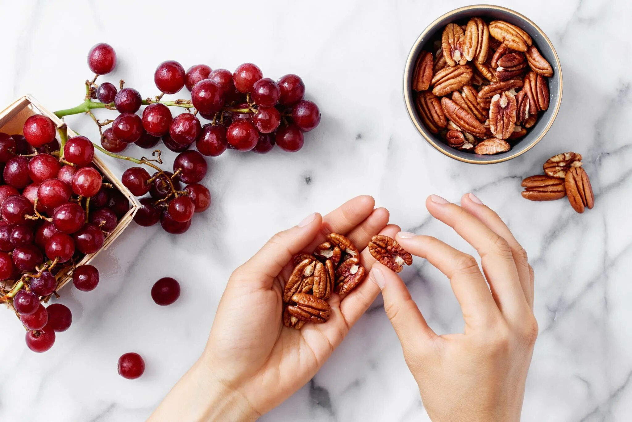 Полезно кушать ягоду на ночь. Фрукты на ночь бродят. Eat Fruit. Фрукты на ночь польза или вред. Ли есть фрукты вечером