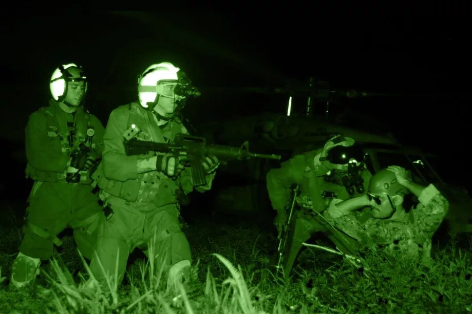 Night vision 2. Night Vision ночного видения. Прибор ночного видения военный ПНВ. ПНВ армии РФ. Military ПНВ.
