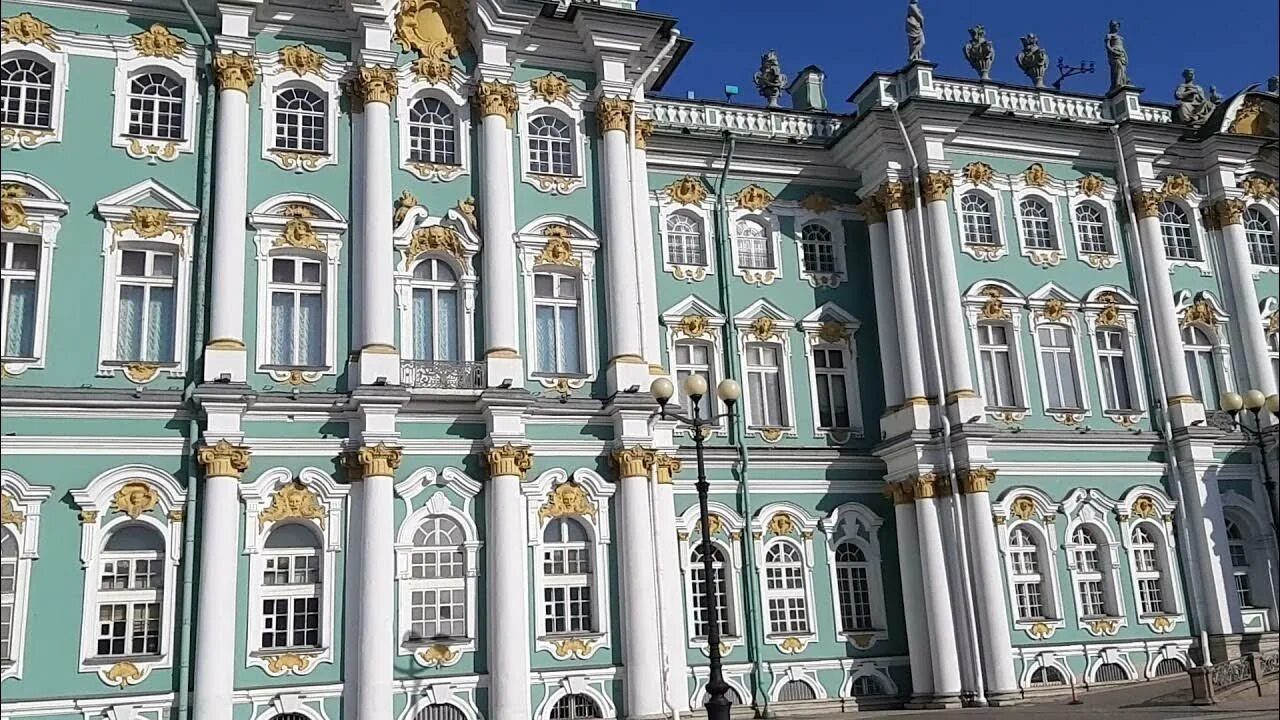Сколько зимних дворцов в петербурге