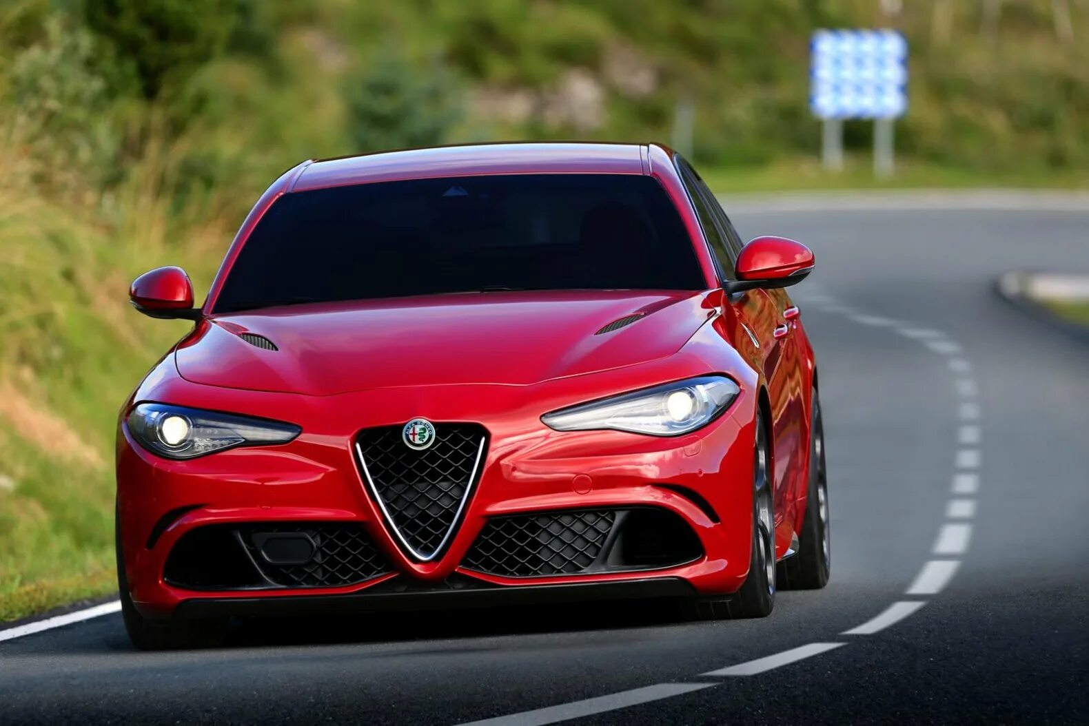 Модели альфа ромео. Машина Alfa Romeo Giulia. Альфа Ромео Giulia Quadrifoglio. Alfa Romeo Julia. Alfa Romeo Giulia Sport.