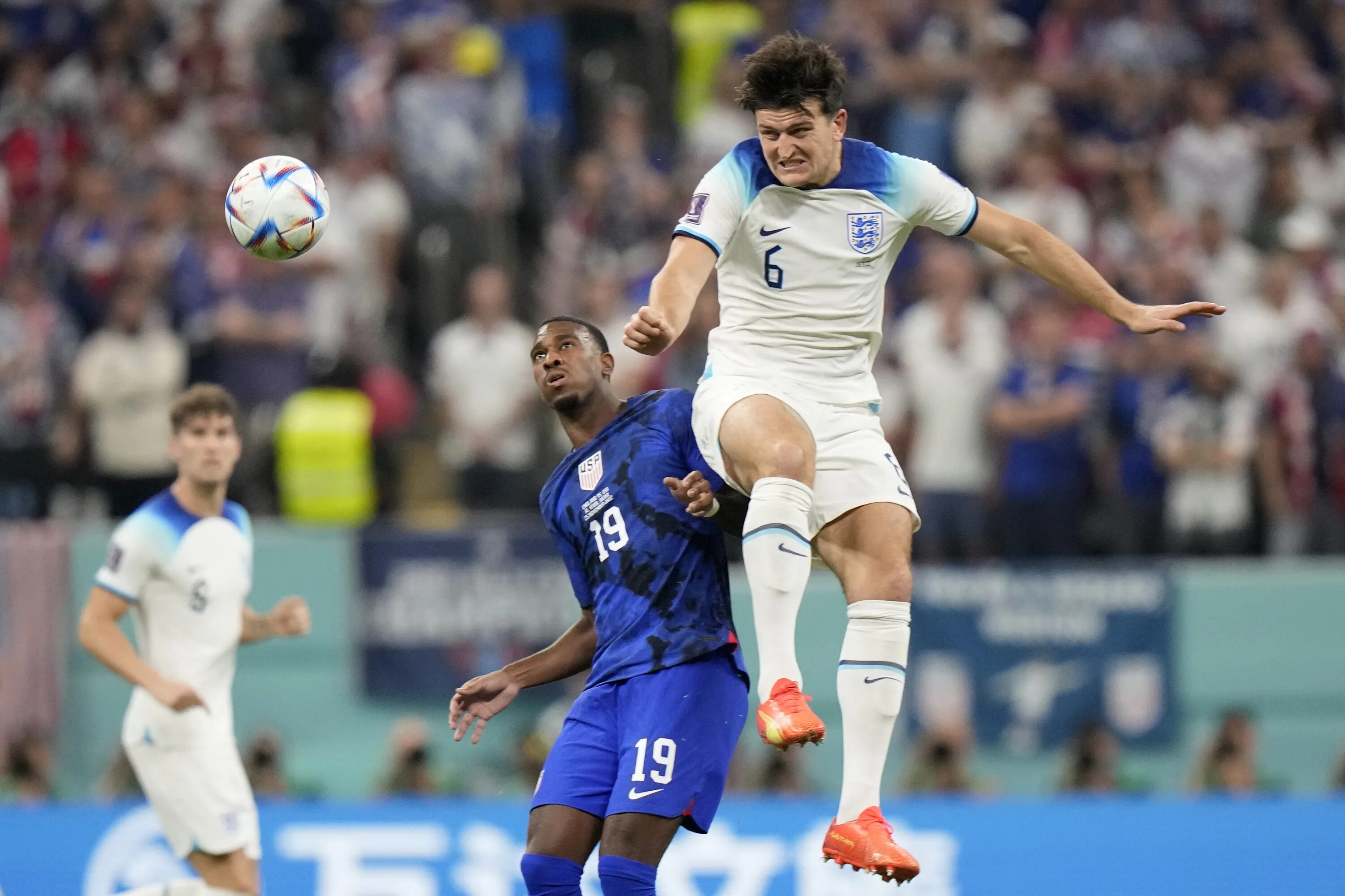 Player english. Харри Магуайр сборная Англии. Harry Maguire футбол. Харри Магуайр в сборной. Футболист Манчестер.