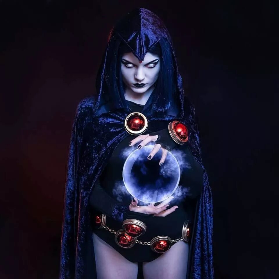 Raven cosplay. Рэйвен DC Comics косплей. Рейвен юные Титаны косплей. Рейчел рот ДС косплей. Юные Титаны Рейчел косплей.