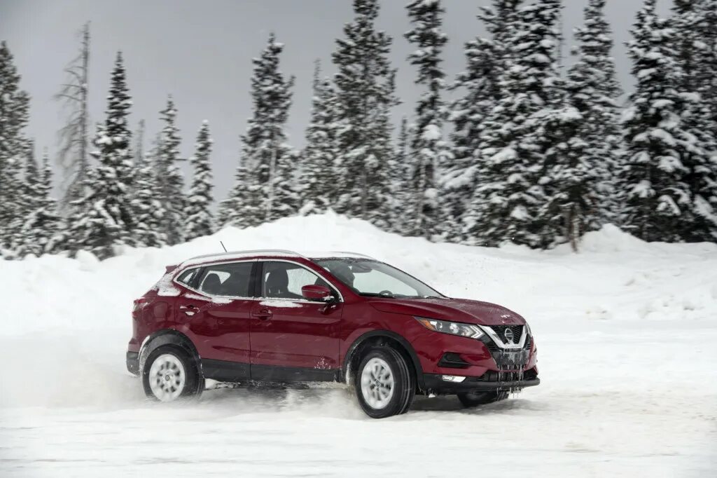 Nissan x-trail 2017. Ниссан икс трейл 2015. Nissan x-trail t32. Ниссан кашкай зима. Ниссан кашкай по снегу.